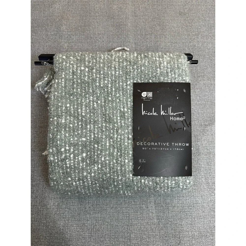 Nicole Miller Home textured decorative throw 50”x70”(127cm x 178cm)